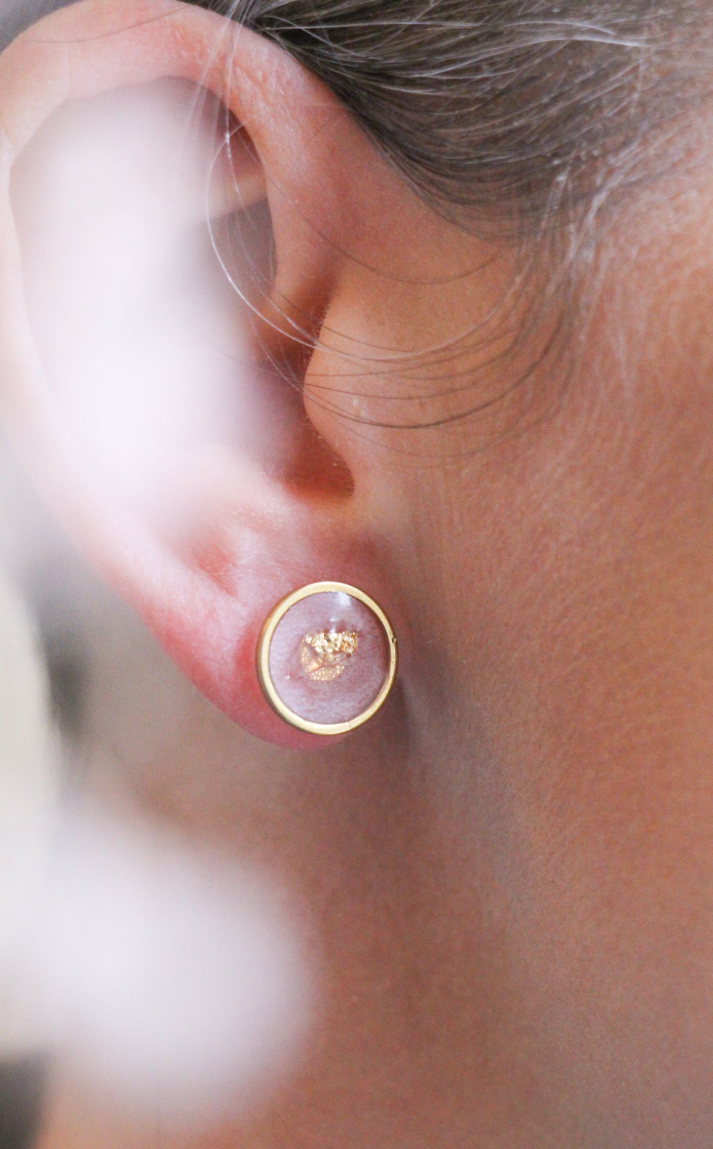 boucles d'oreilles dorées boucles fleurs stabilisées boucles d'oreilles résine époxy bijoux fleurs stabilisées bijoux fleurs séchées parur bijoux fleurs stabilisées