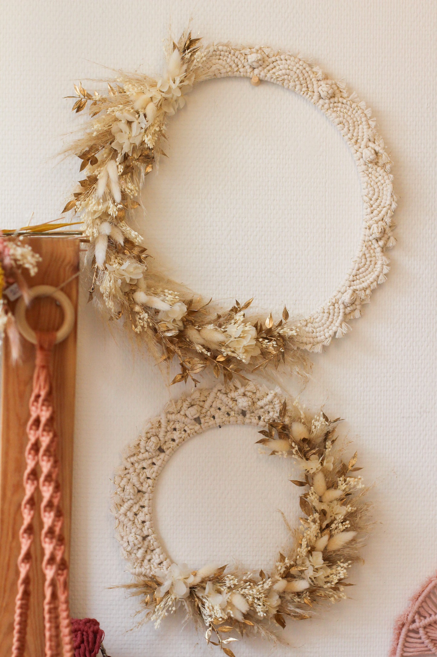 Couronne macramé x fleurs séchées BLANC/DORÉ